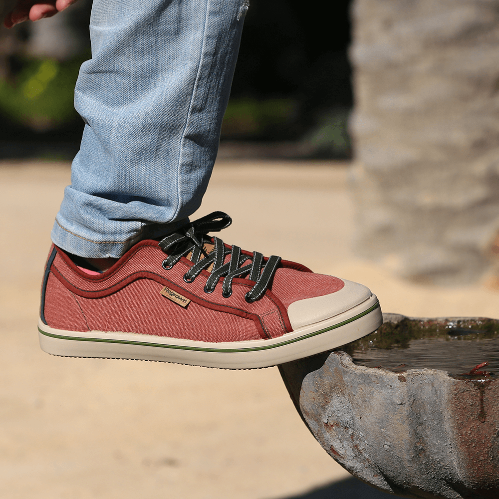 Zapatillas rojas sostenibles Regrown